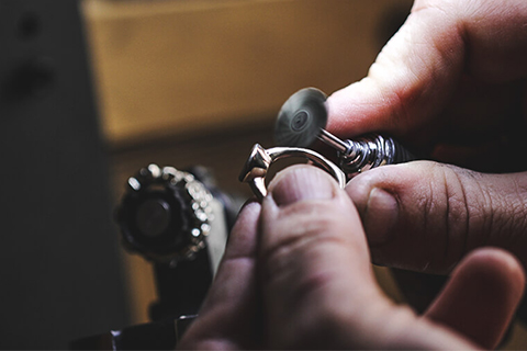 Quy trình chế tác trang sức bạc gồm những giai đoạn nào?