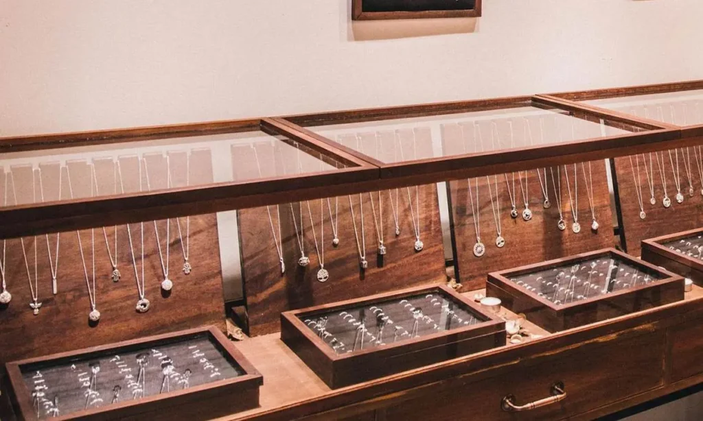 shopee.vn/lunarglow_jewelry