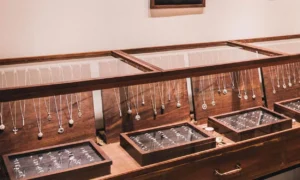 shopee.vn/lunarglow_jewelry