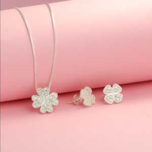 Hướng dẫn chọn vòng cổ bạc phù hợp với từng dáng cổ