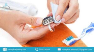 Cách Xử Lý Trang Sức Bạc Bị Xước Hiệu Quả Tại Nhà